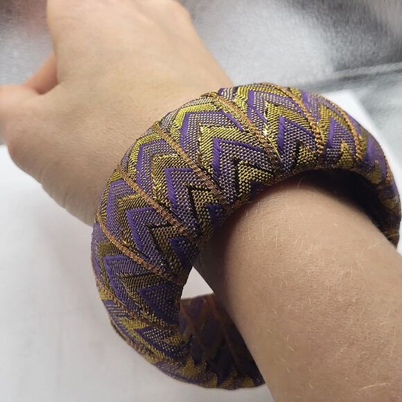 Beautiful Bangle Bracelet Fabric Ribbon Wrapped 1.5" Wide Chunky NICE - Picture 3 of 4
